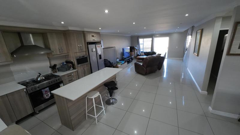 4 Bedroom Property for Sale in Zeekoevlei Western Cape